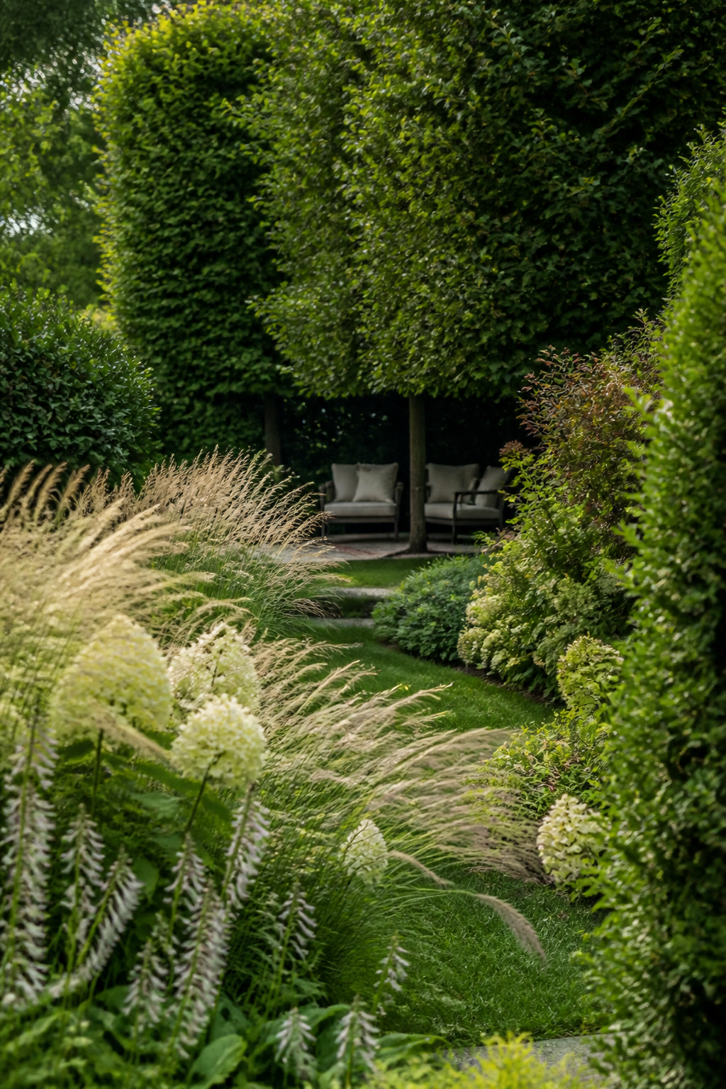 Backyard Garden Landscaping Ideas for a Lush, Private Retreat